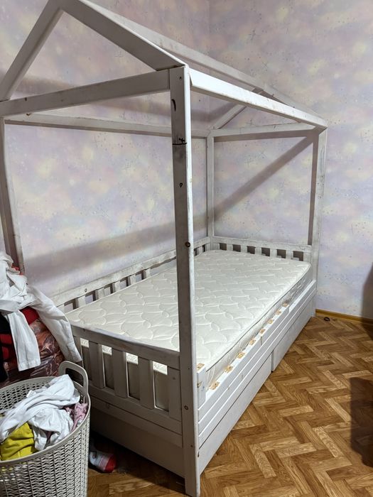 Продам 2 детские кровати, с марацами!