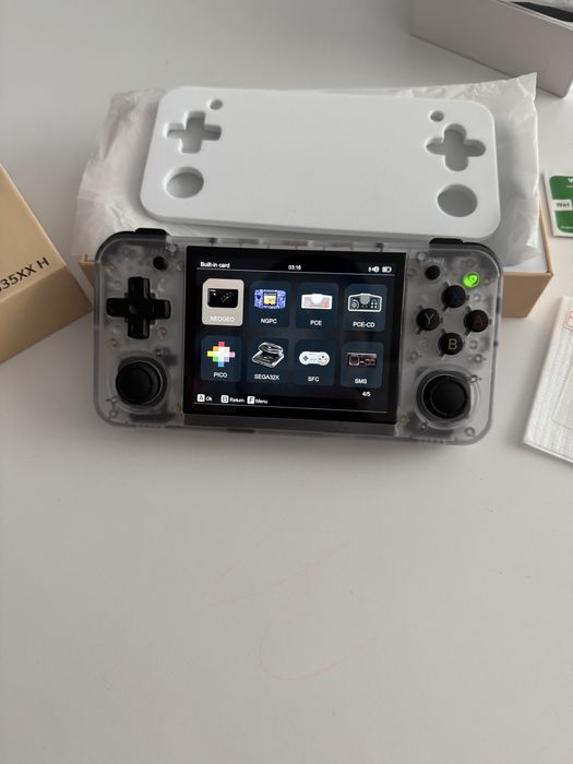 Consola portabila RG35XX H noua