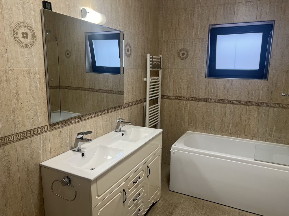 Inchiriez apartament la casa la 5 minute de centrul orasului de mers p
