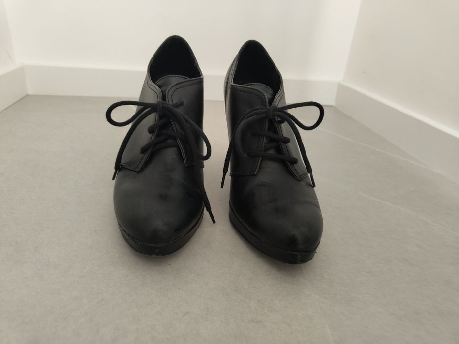 Много удобни, елегантни затворени обувки на висок ток