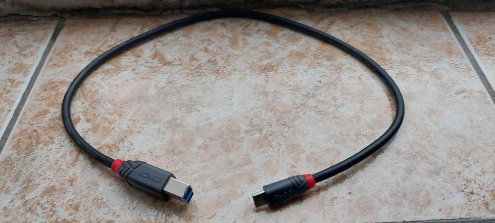 Продавам USB 3.2 кабел към TYPE C! Чисто нов!