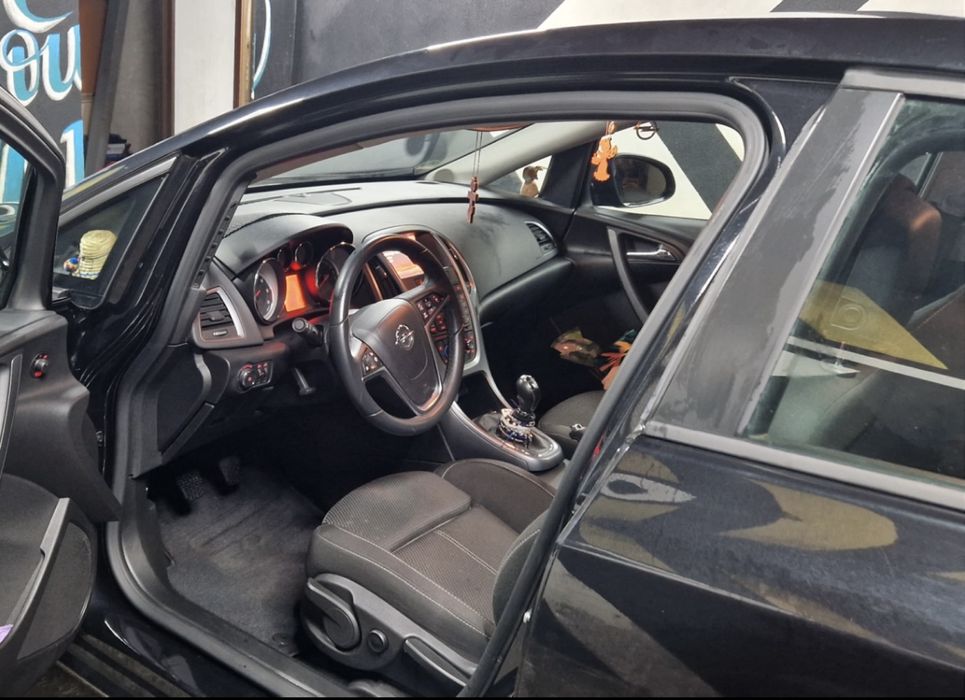 Opel Astra J.