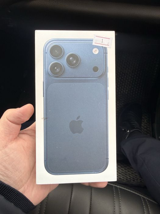 Айфон 17 про синий цвет новый запечатанный, гарантия есть на год