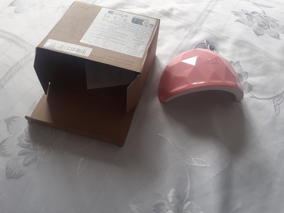 Lampa de unghii noua