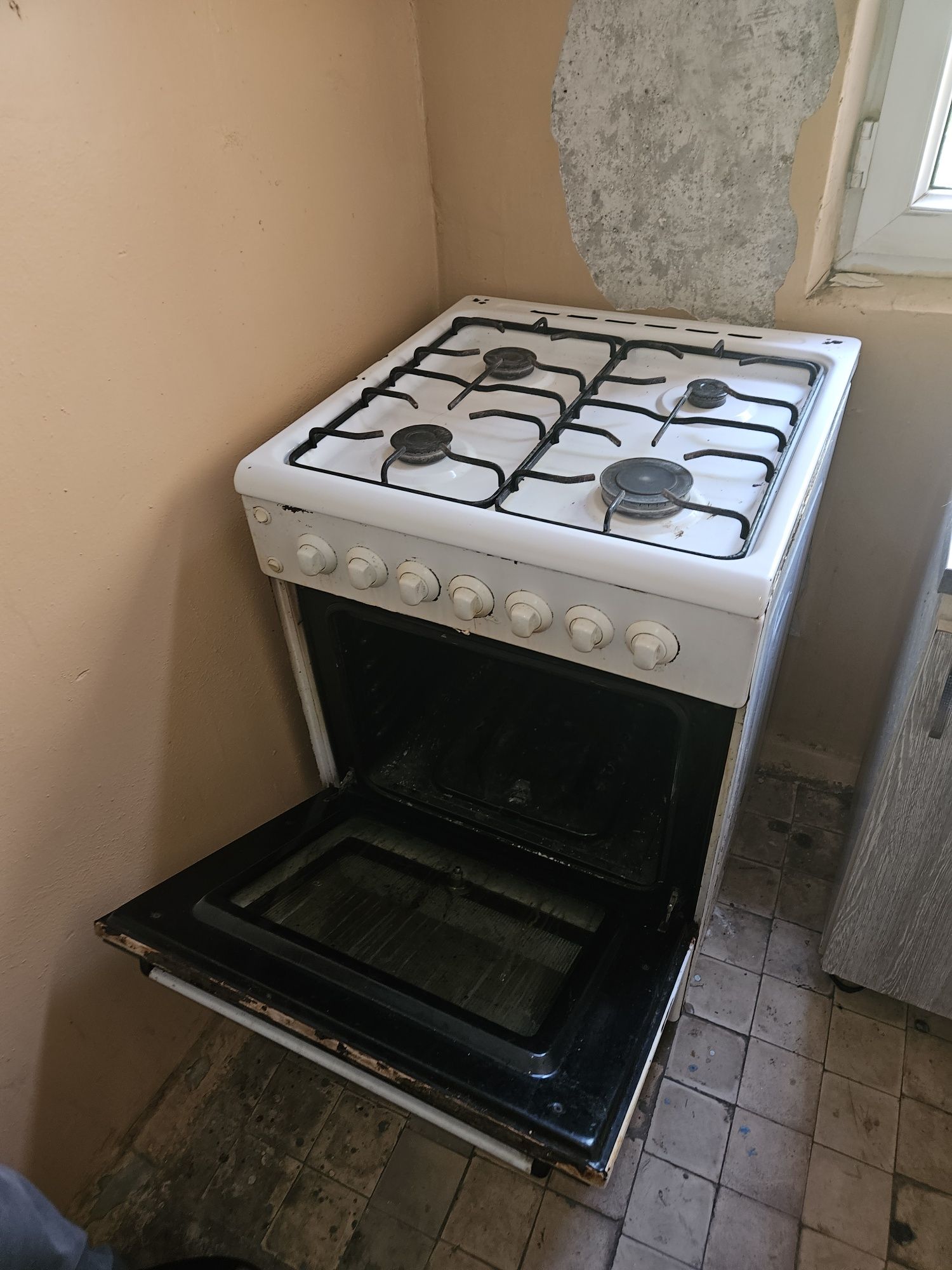 Продаётся газ плита Артел рабочий