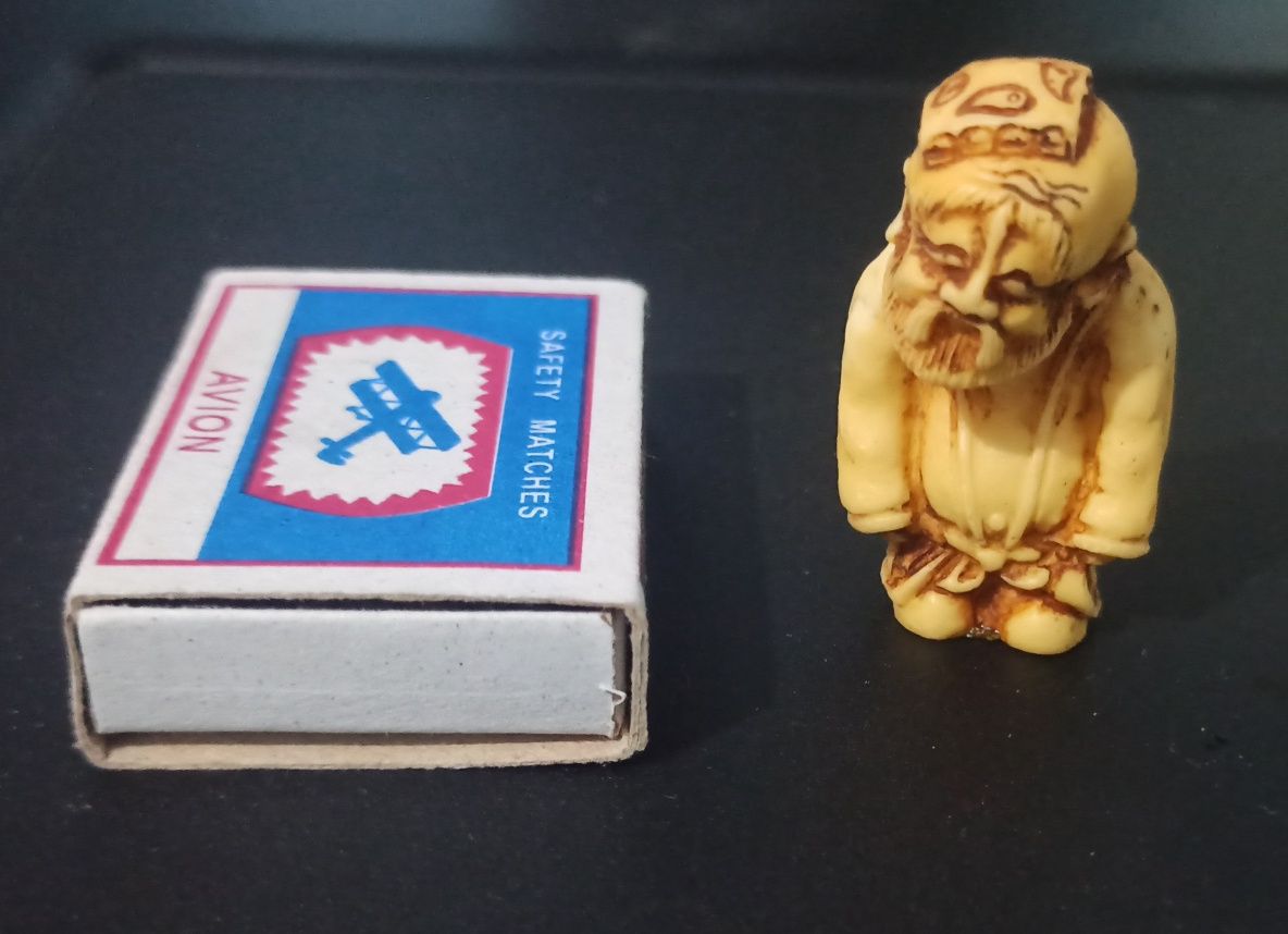 Азиатский дедушка нэцкэ