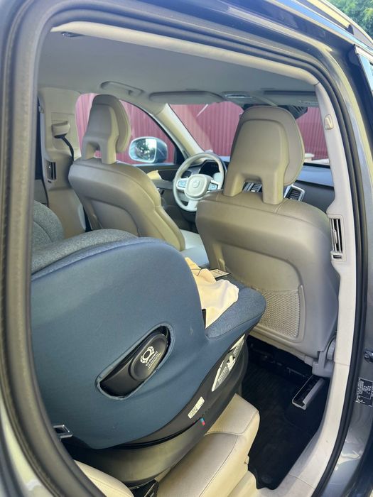 Vând Volvo xc90 impecabil