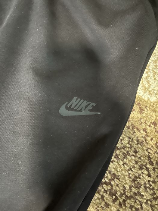 nike tech pantaloni