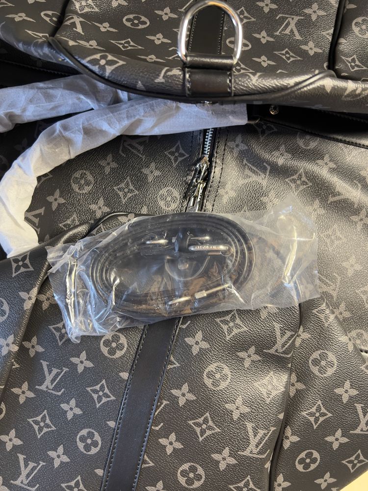 Louis Vuitton Сак със Сертификати