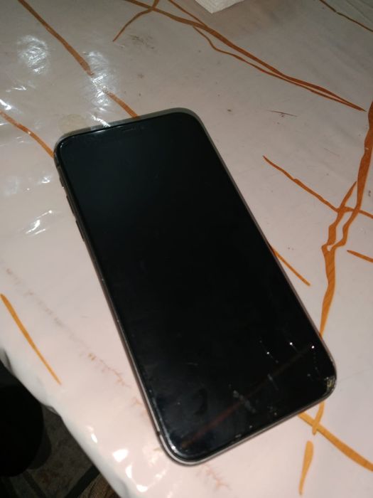 Айфон 11 73%  задный крышка сынық алдыда сынық ремнтта болмаган