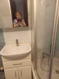 Шкафчик и зеркало в ванную комнату