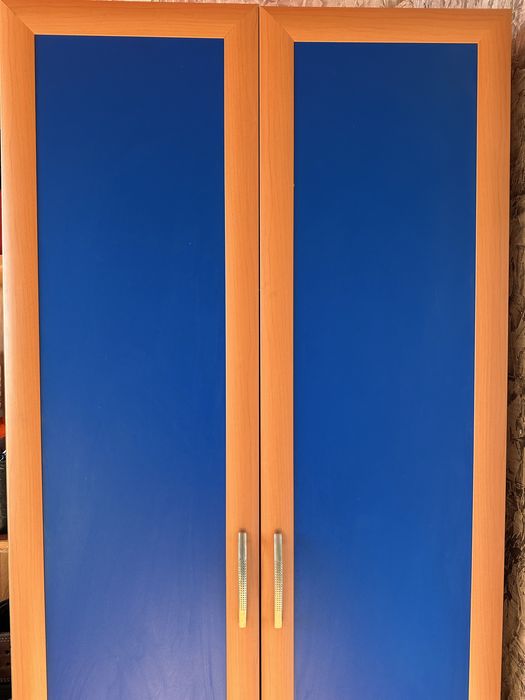 Шкаф со штангой в хорошем состоянии