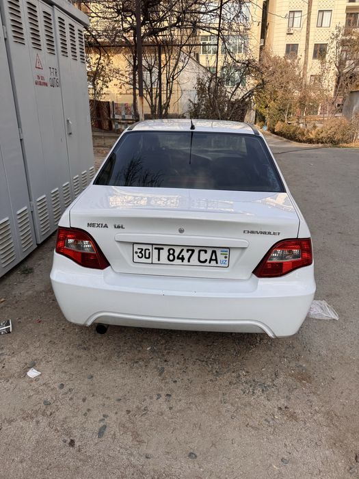 Nexia 2 1.6 sotiladi