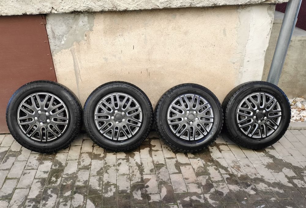 Vand 4 cauciucuri de iarna+ jante de tabla