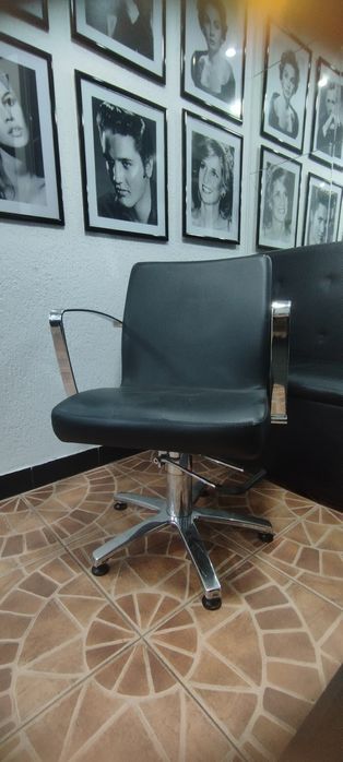 Продам парикмахерское кресло