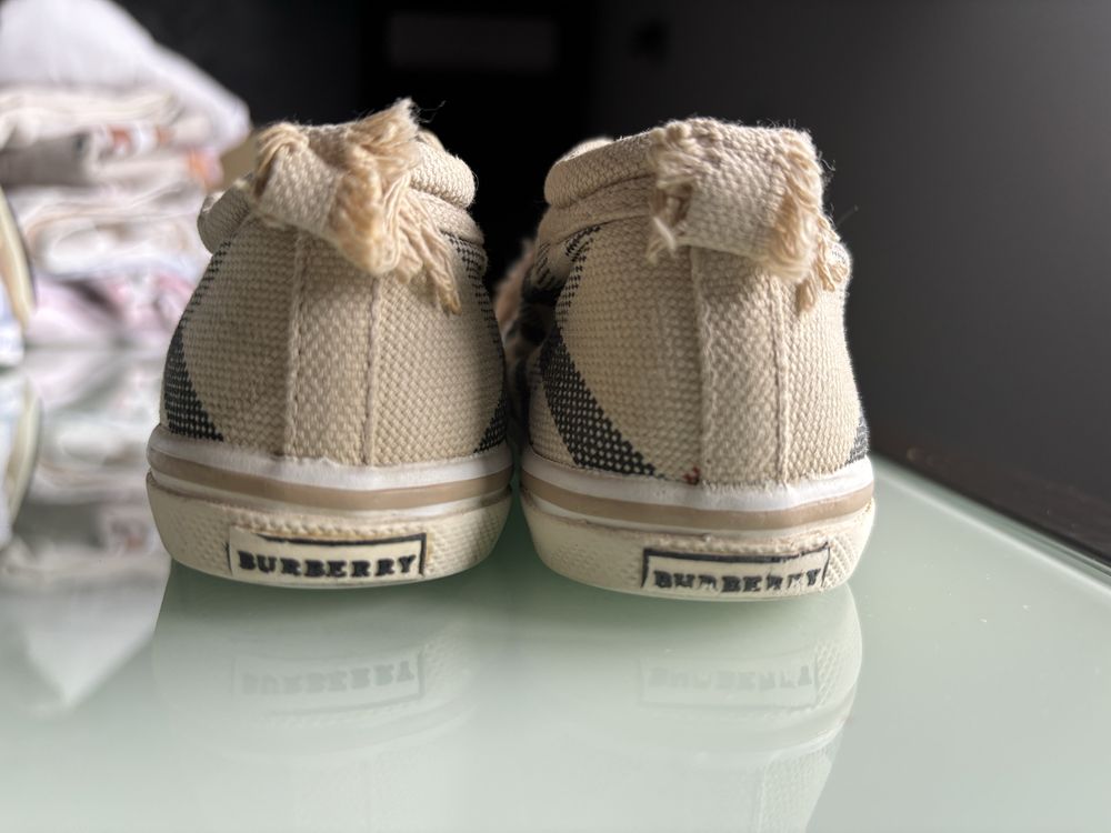 Бебешки маратонки  Adidas, ботуши Moon Boot, кецове Converse Frozen