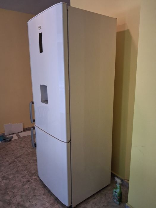 Продавам хладилник BEKO 475 литра