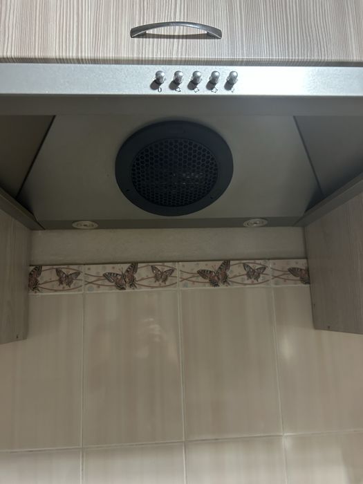 Продам плиту встроенную с вытяжкой