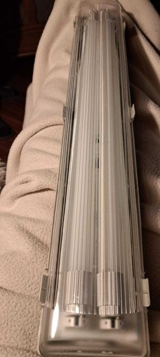 Corp iluminat antipraf si antiumezeala FIPAD 05  2x18W , plus 2 tuburi