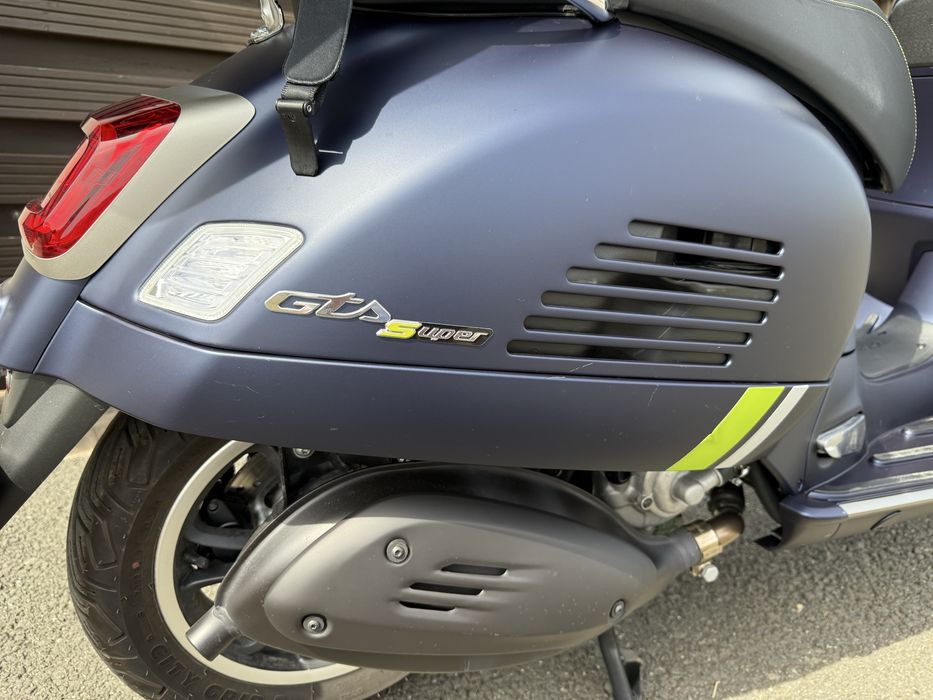 Vespa GTS300 SuperTech – Blu Energico Matt