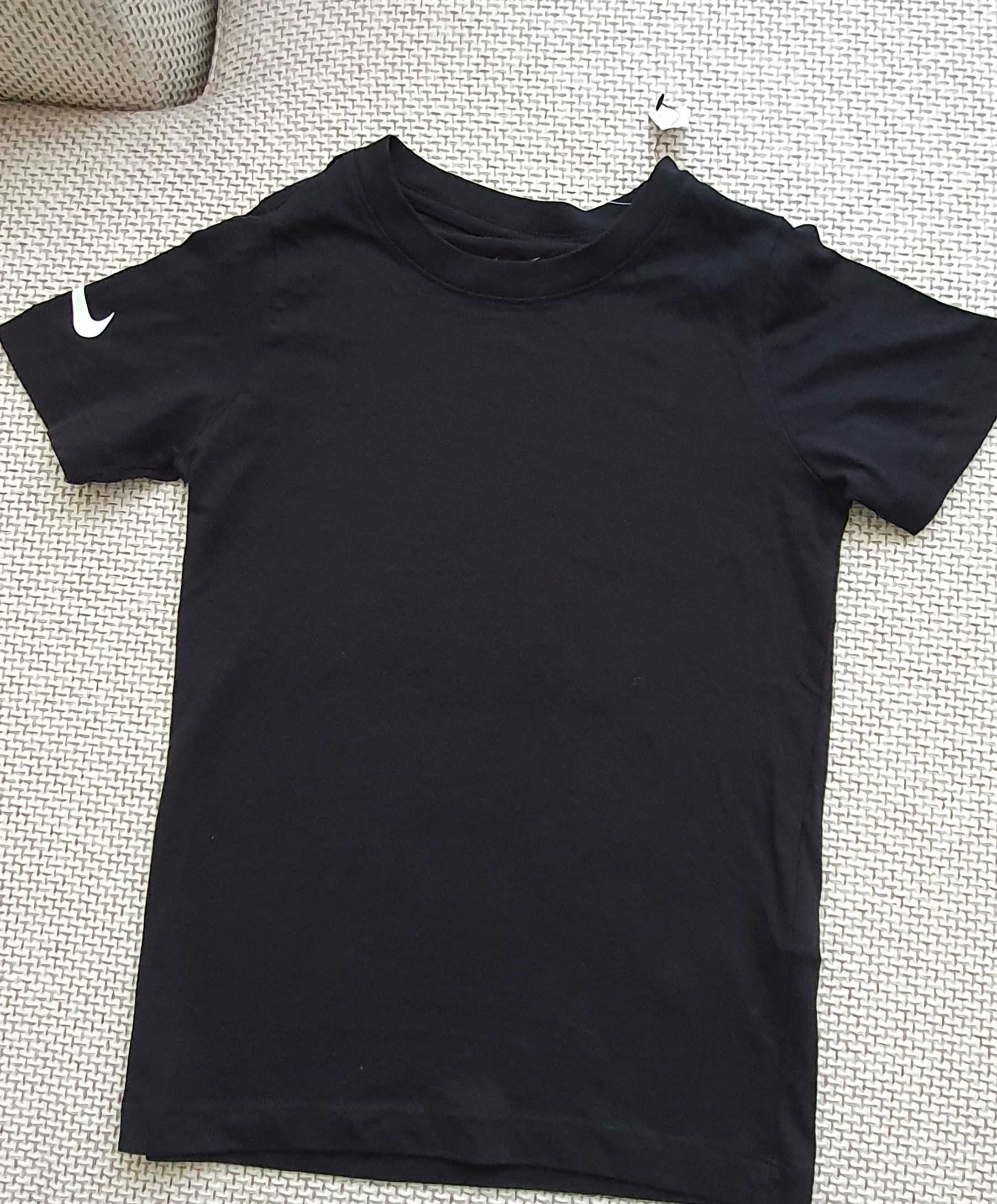 Нови дрехи Nike за момче 122-128