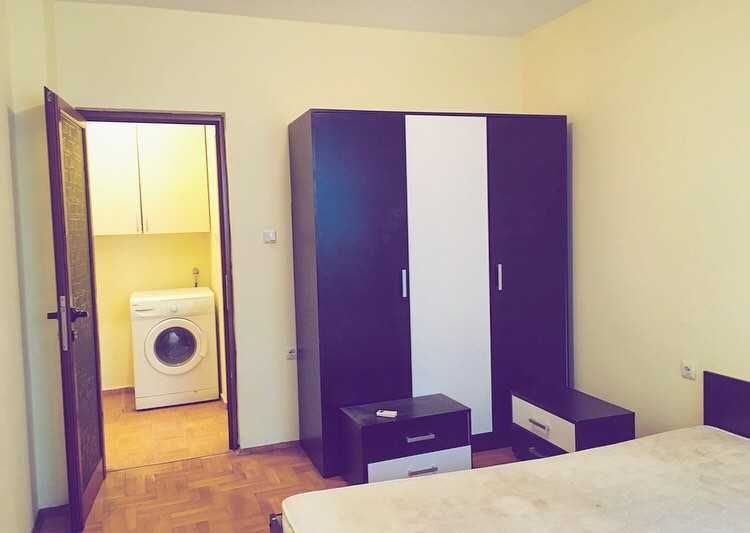 Дава се под наем Двустаен апартамент в Бургас, Славейков - 60 кв.м за 200 € - Снимка #1