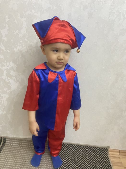 Продам костюм на 2-3-4 года