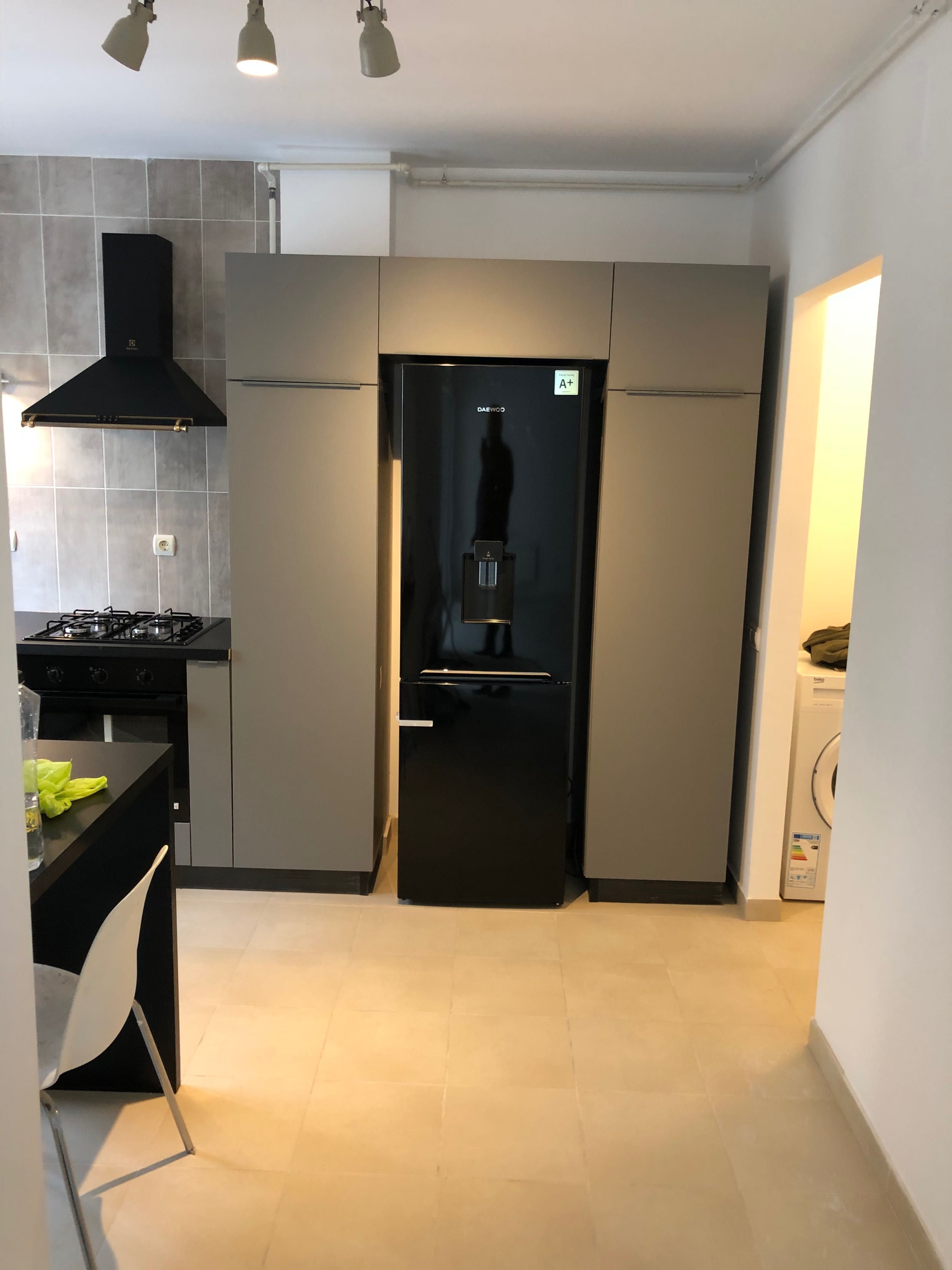 apartament spațios cu 4  Camere si 3 parcări / Direct proprietar/
