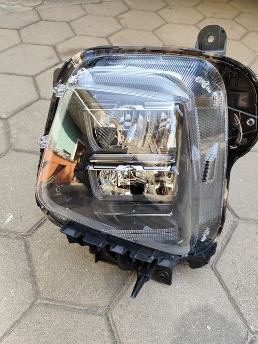 Передня левая фара от Hyundai Tucson 2023 года