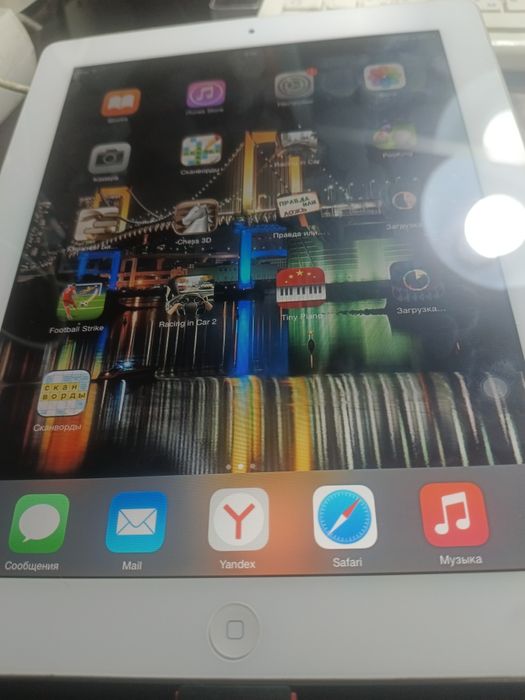 Айпад с закачены и играми