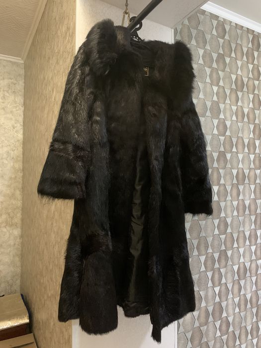 Шуба нутрия с декоративными встаками чернобурки