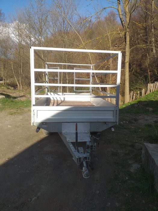 Vând remorca 2000kg