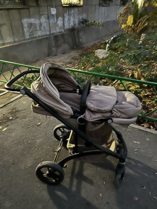 Коляска 2/1 люлька и прогулочная