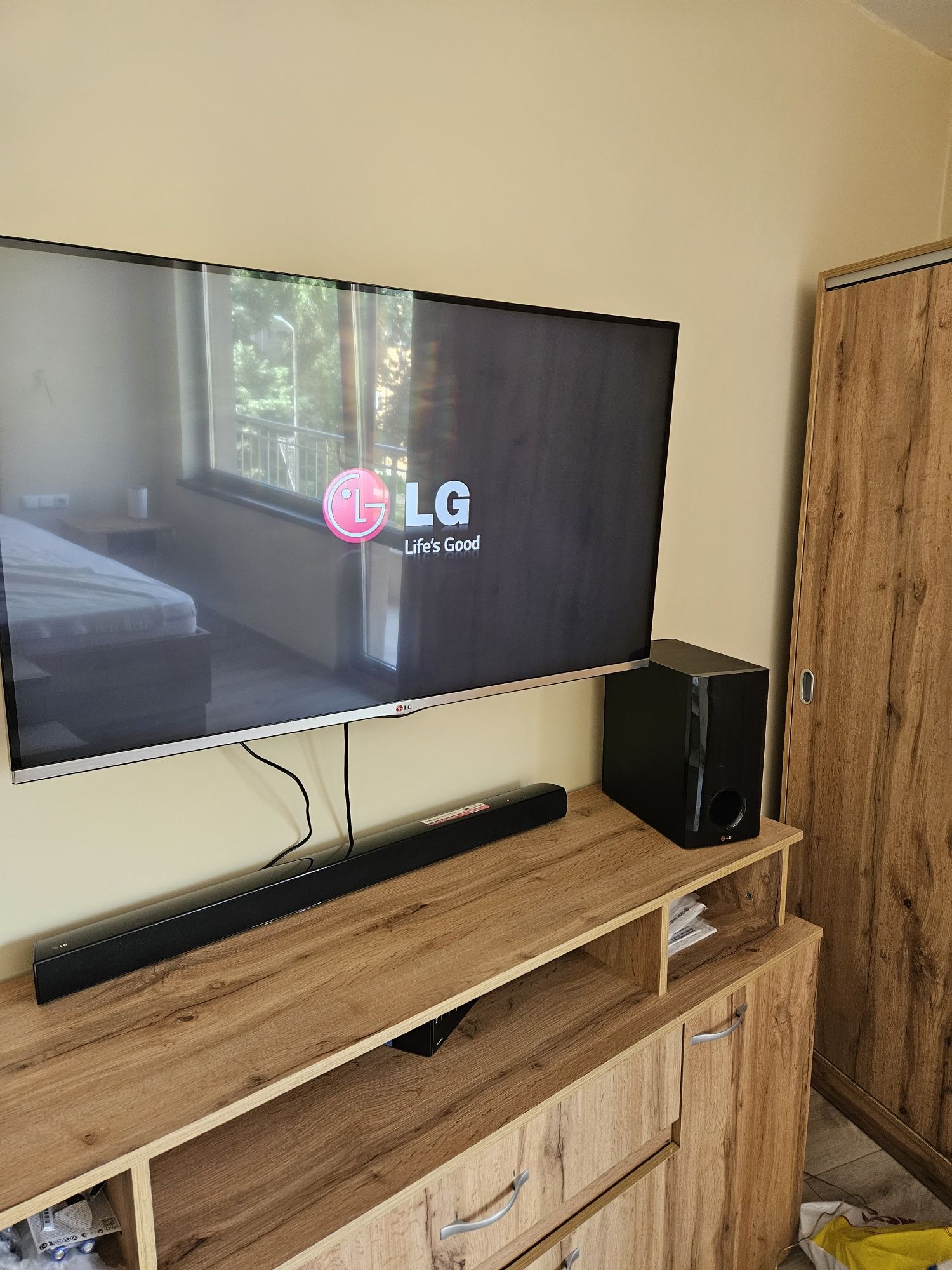Телевизор LG SMART 3D   43" със саундбар