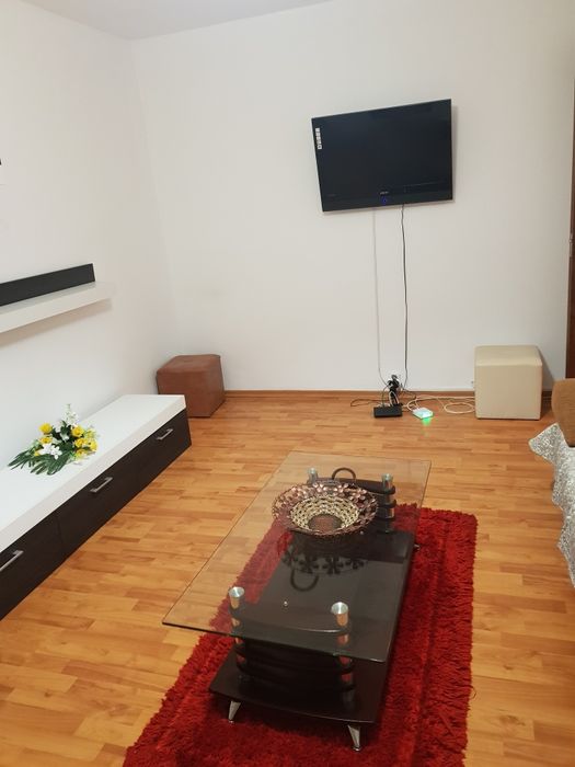 Ofer spre inchiriere apartament 2 camere decomandat