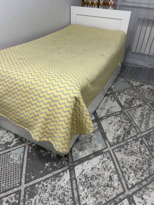 Продам детскую кровать с двумя спальными местами в хорошем состоянии