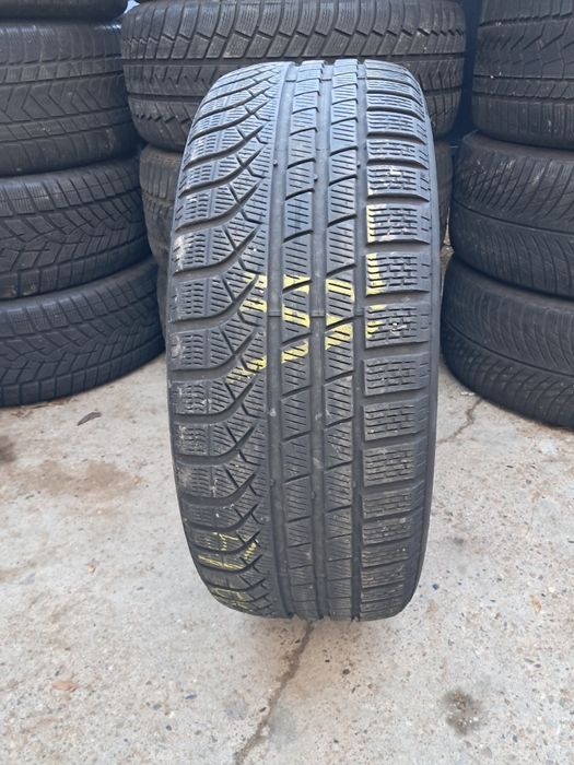 1xAnvelopa second iarna 235 50 R19 Pirelli Pzerowinter 6mm 2022