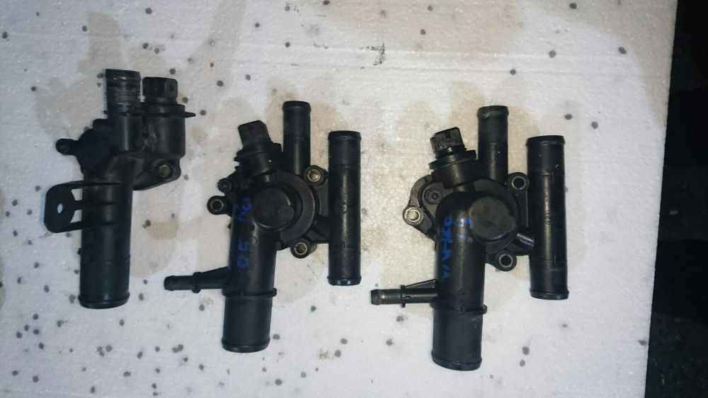 Corp carcasa termostat Renault laguna trafic opel vivaro 1.9 dci