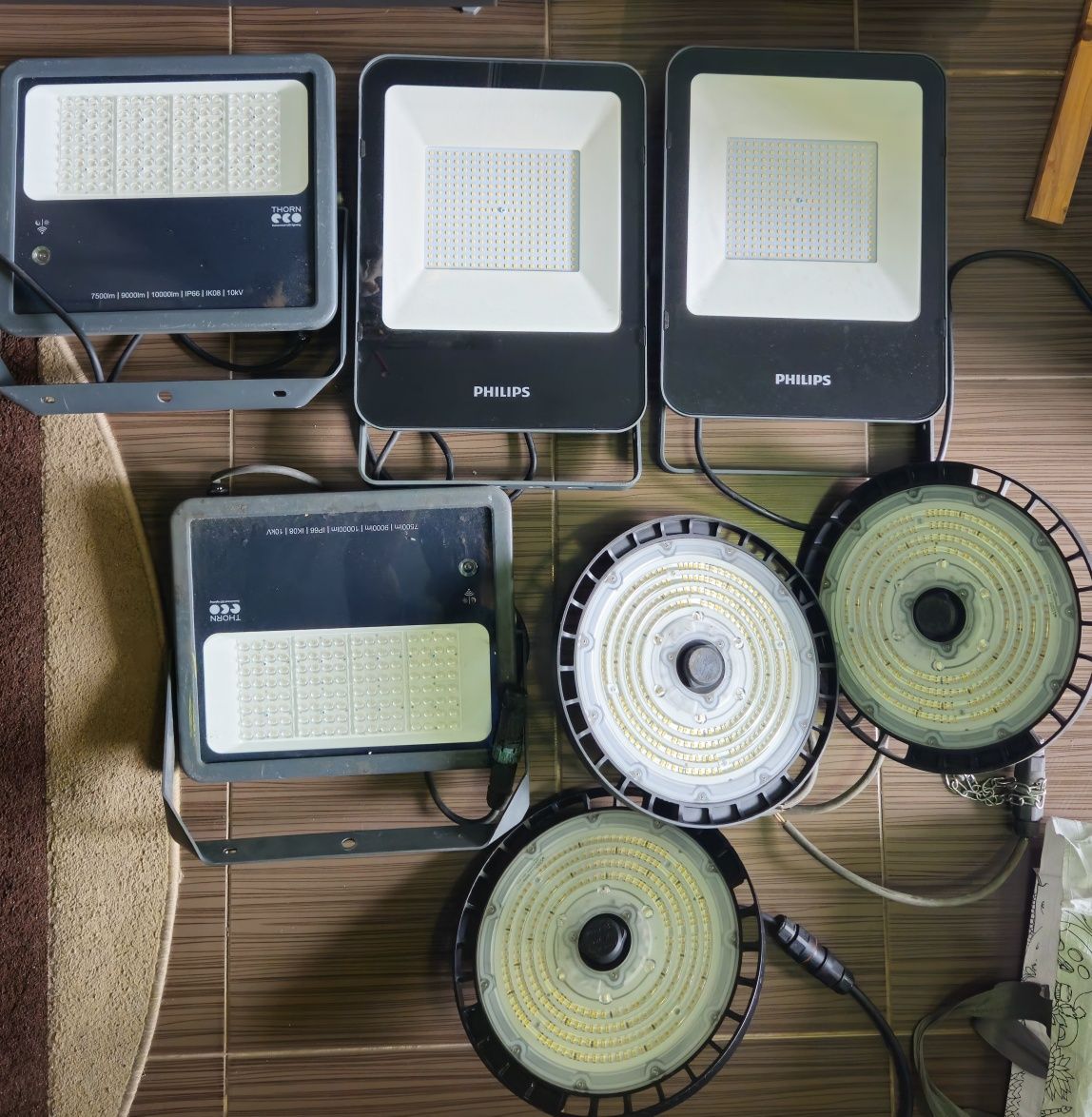 Proiectoare led lumina calda/rece