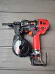 Max pistol pneumatic de cuie