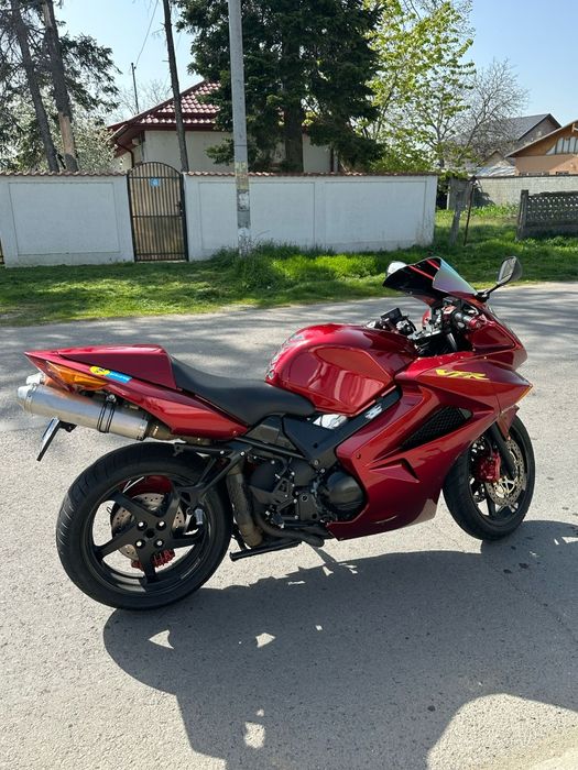 Honda vfr 800 din 2004