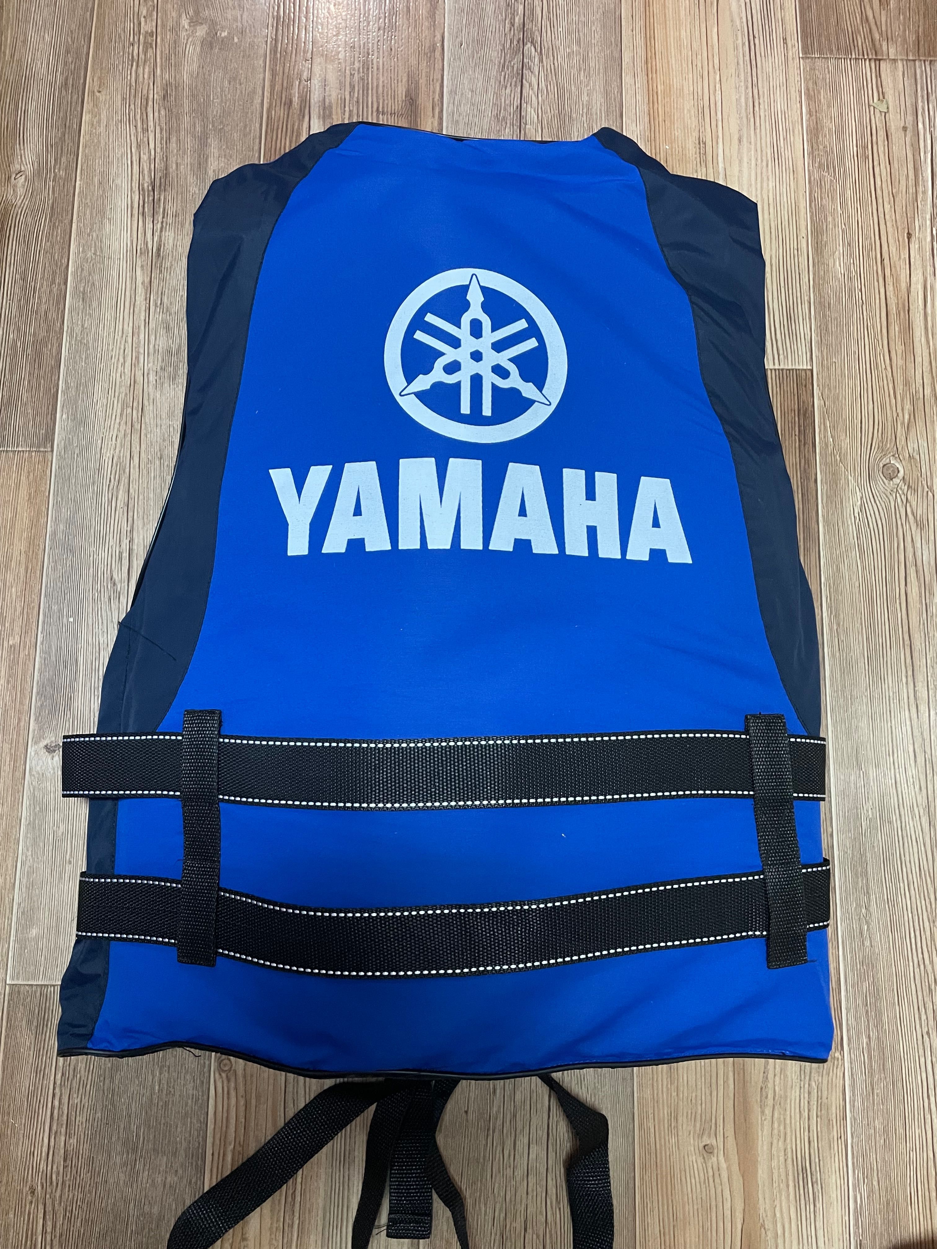 Жилет Yamaha синего цвета
