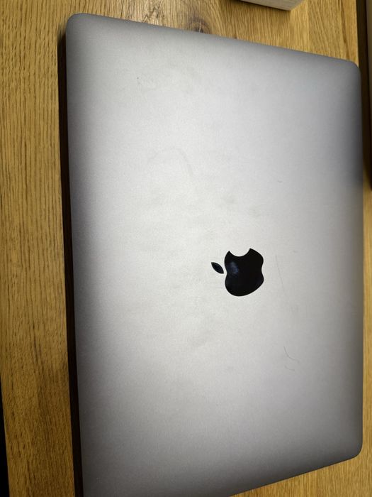 Apple Macbook air M1 2020 13 inci