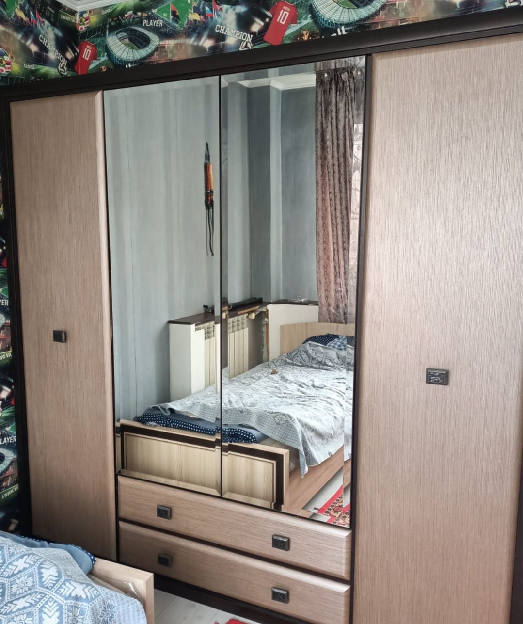 Спальный гарнитур(шкаф,комод-зеркало)