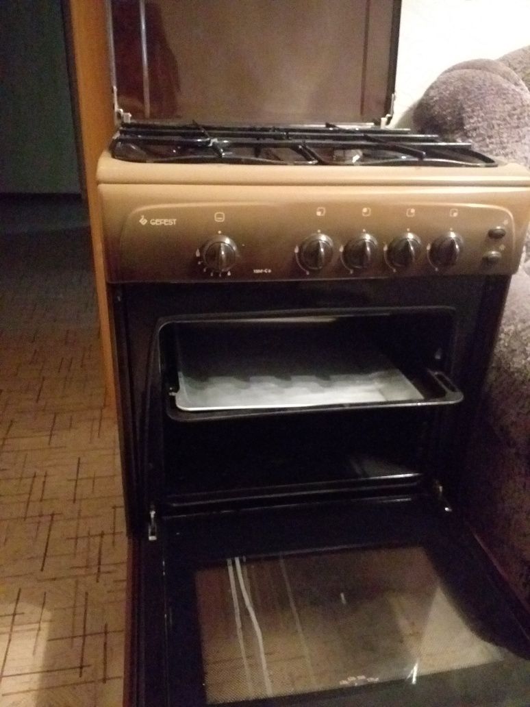 Продам газовую плиту