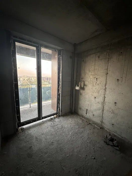 ЖК Парламент квартира 1-х комнатная состояние коробка. Юнусабад 6-кв.