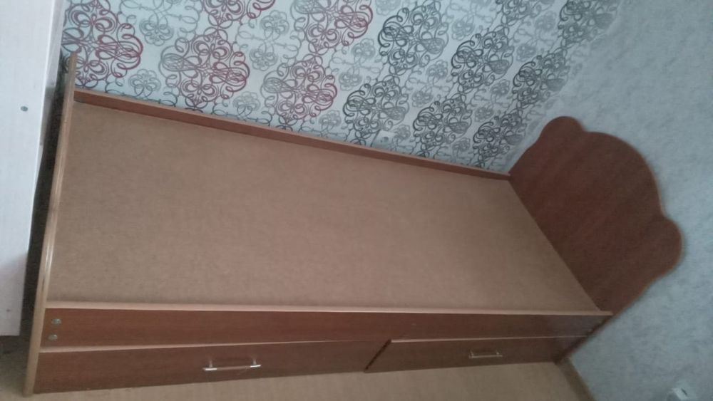 Кровать  2*80 
В отличном состоянии. Без каких либо дефектов.  За симв