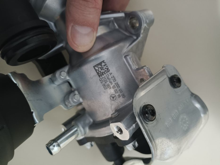 помпа водяная мерседес А класс В класс CLA GLA M270 мотор