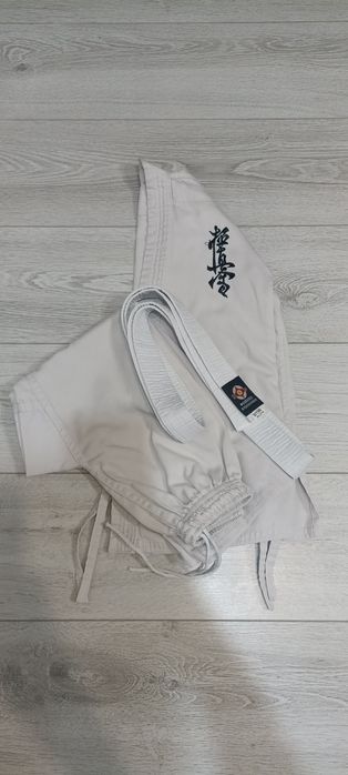 Продам кимоно с нашивкой