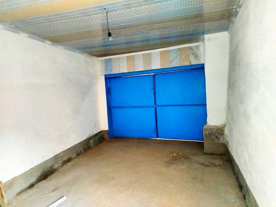 Вагзал худудида 4 сотихли ховли 4 та хона 1 та гараж бор